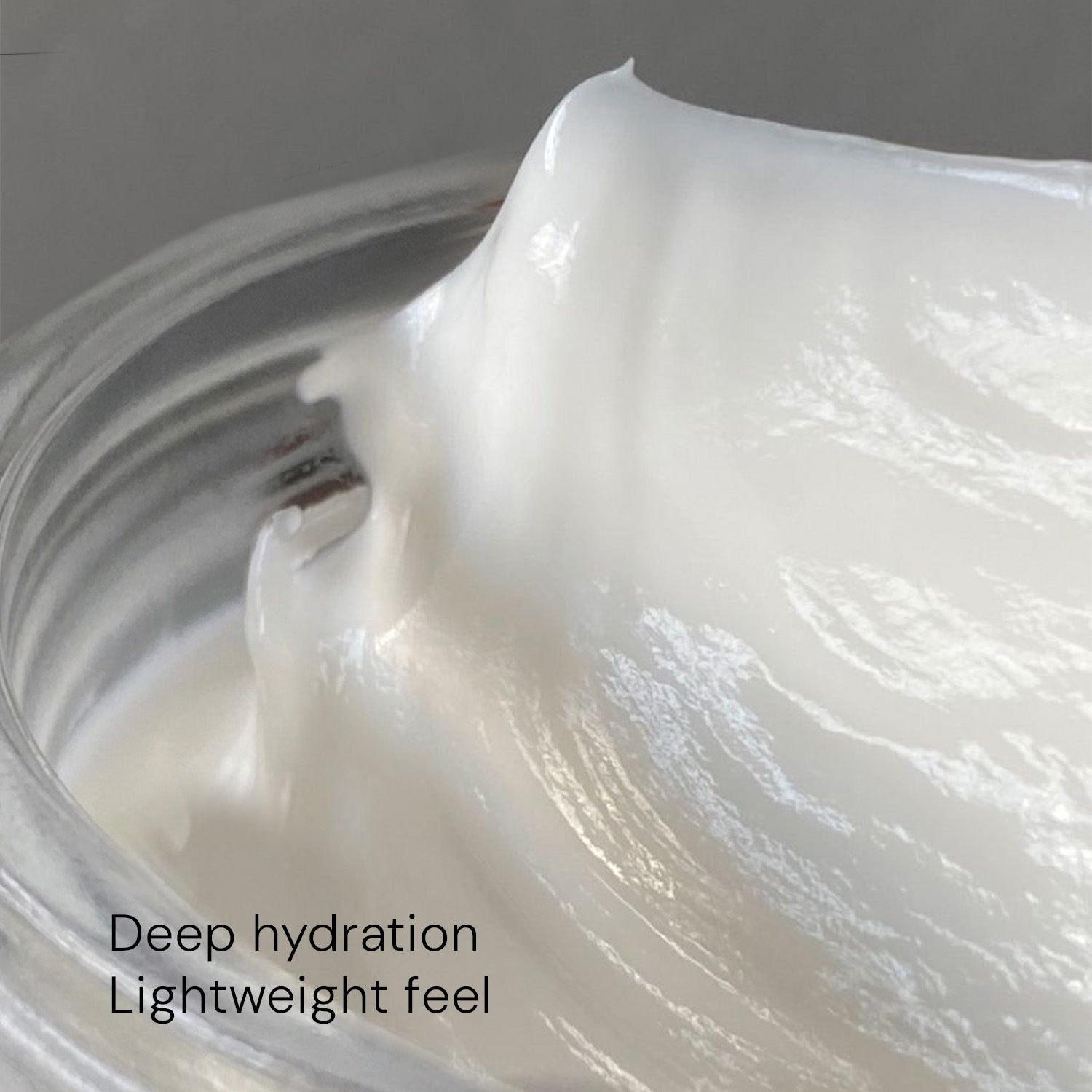  Lightweight hydrating under eye cream texture with deep moisture for delicate eye area