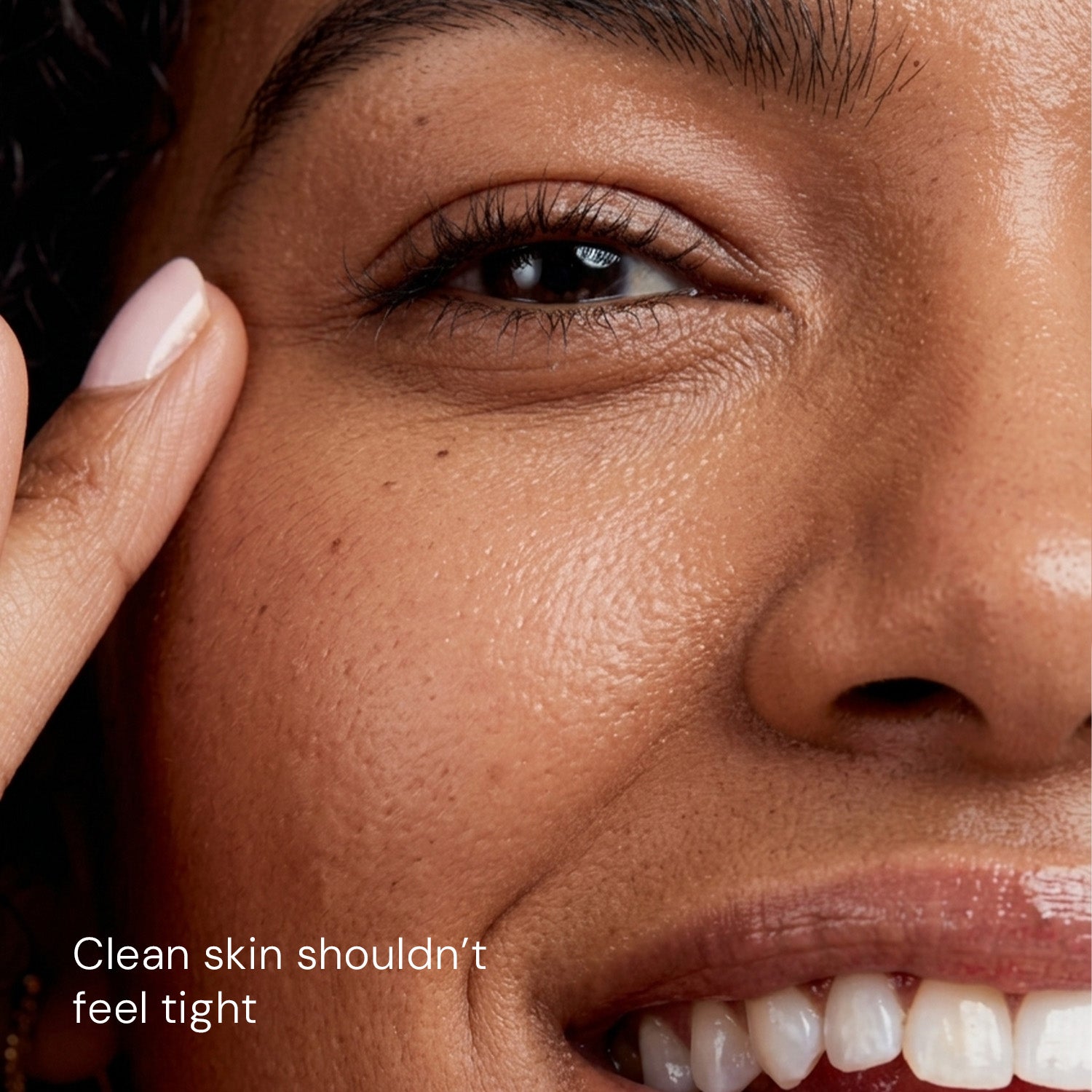 Hydrating glutathione face wash that cleanses skin without a tight feeling