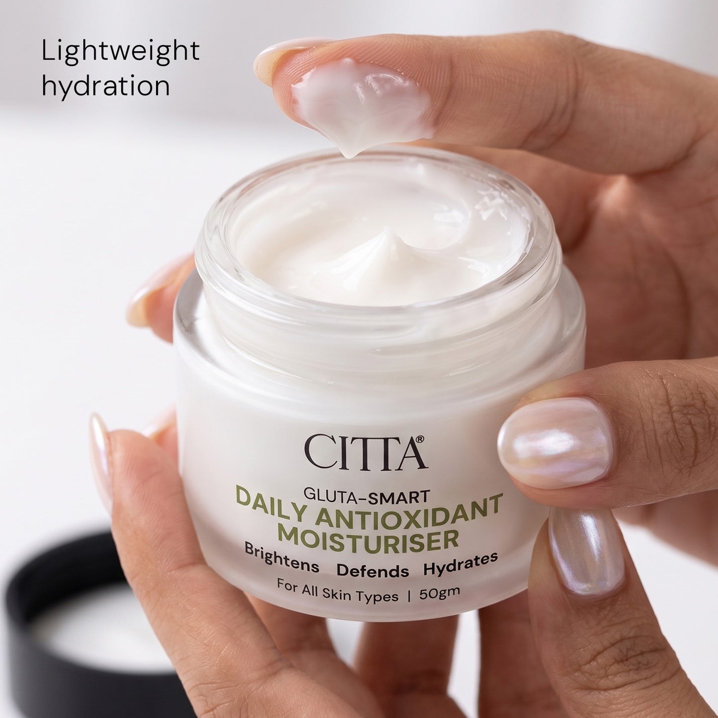 Lightweight antioxidant moisturizer providing hydration without greasy feel